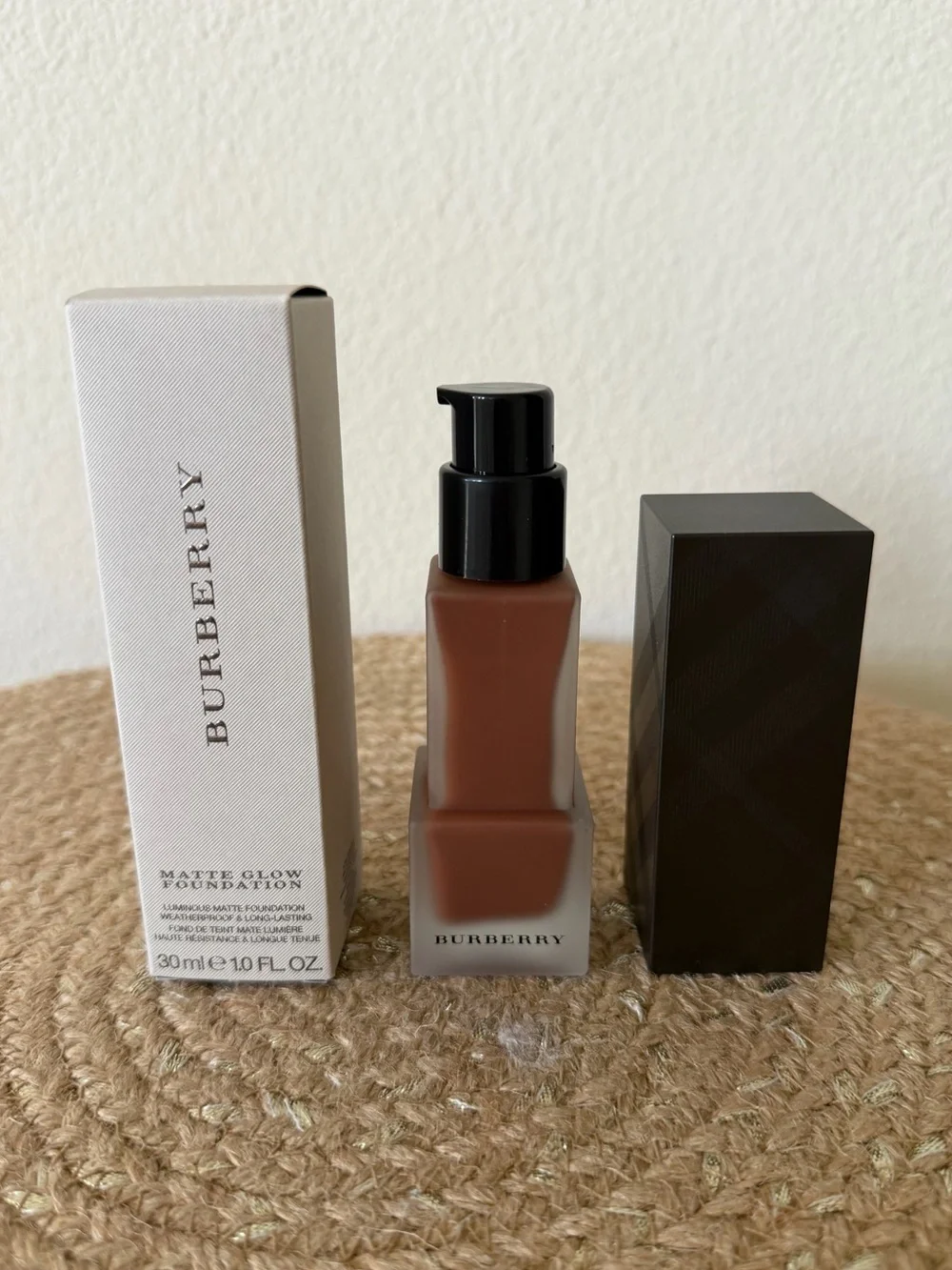 Burberry Matte Glow Foundation Dark Cool No. 140